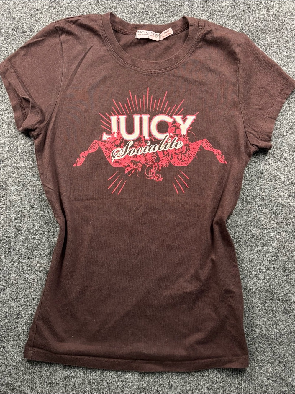 Vintage Y2K Juicy Couture
"Juicy Socialite" T-Shirt - Brown/Pink Size S - MINT